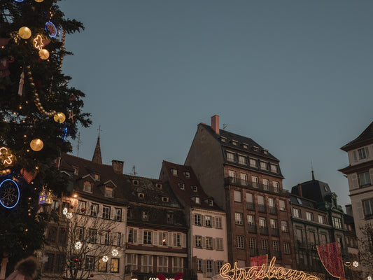 Place Kléber, in Strasbourg, at early evening, with the Big Christmas Tree fully illuminated