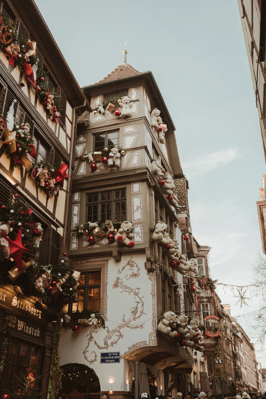 The famous façade of Le Tire-Bouchon, in Strasbourg, decorated for Christmas with dozens of Teddy Bears 