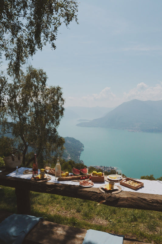 A Picnic with a view to Lake Como down below at the height of the surrounding hills