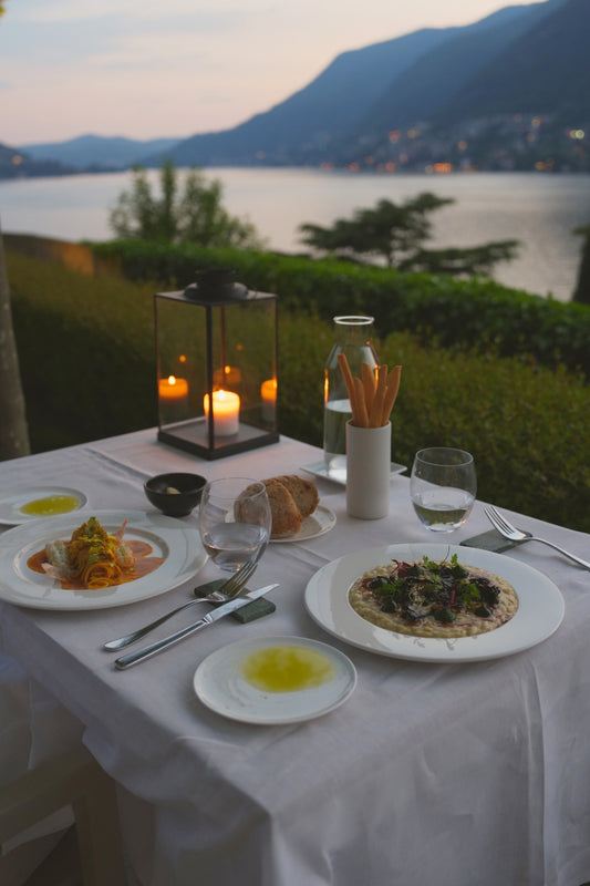 Dinner table with views to Lake Como in the early evening in the Restaurant at Villa Làrio