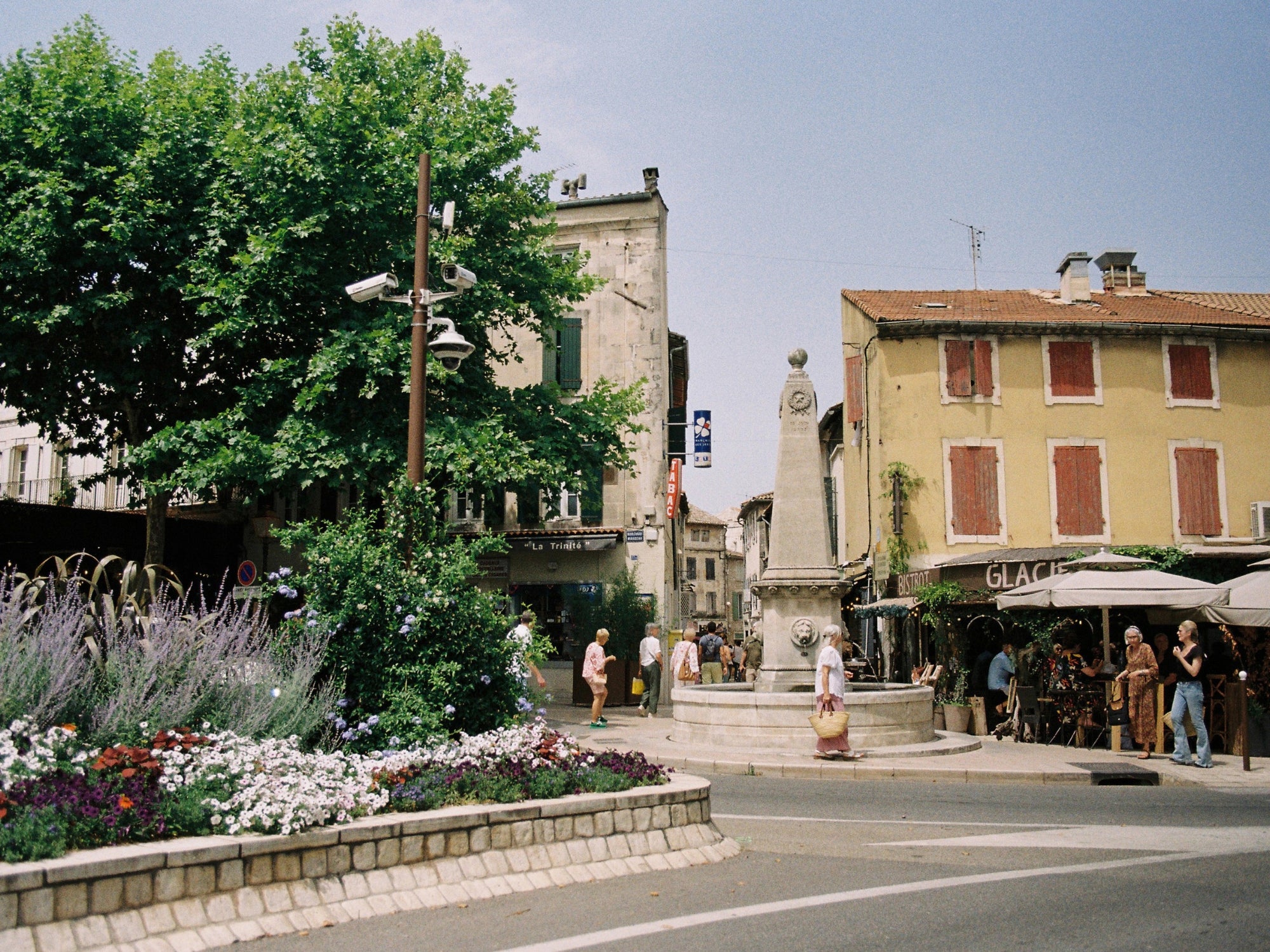 Late morning in Saint-Rémy-de-Provence, on a market day